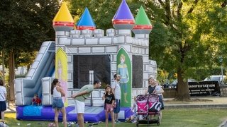 Château Fort et manèges pour les petits. 