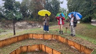 Visite guidée sous la pluie de l'exposition au bord de l'Aire